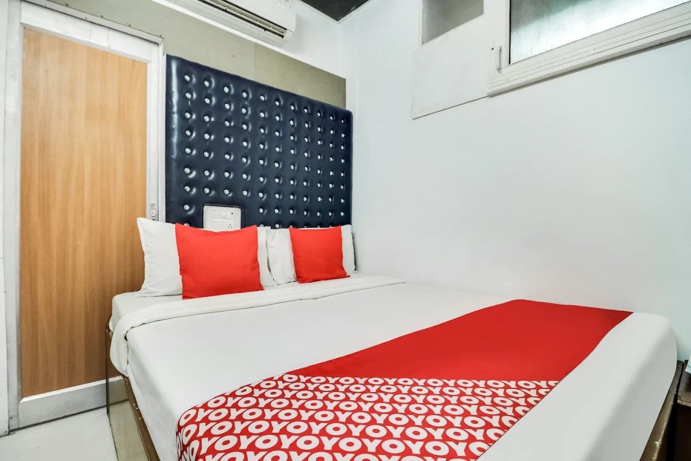 Executive Room with tufted headboard and air conditioning